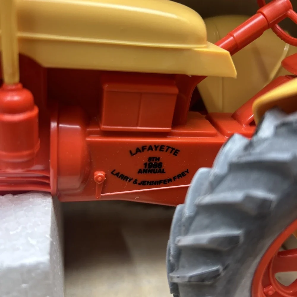 1/16 Yoder Lafayette Show Tractor Plastic Case‎ 400 Diesel Yoder Custom Service